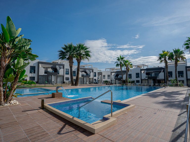 Apartment for Sale in La Zenia, Alicante 1