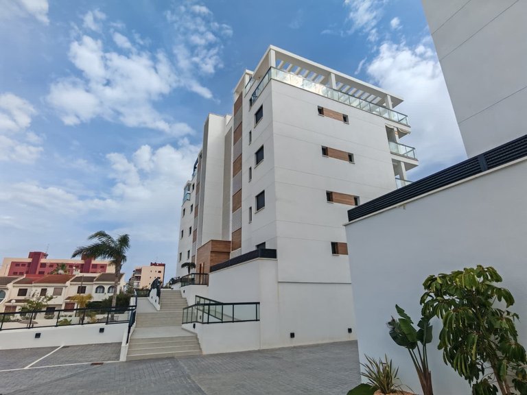 Apartment for Sale in Mil Palmeras, Alicante 32