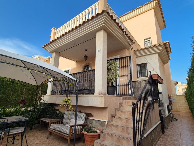 Villa for Sale in Los Altos, Alicante 1