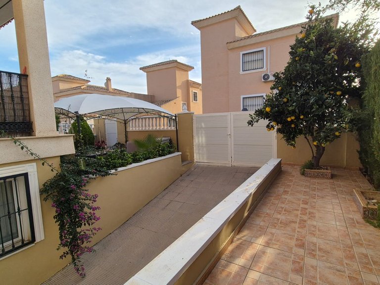 Villa for Sale in Los Altos, Alicante 30