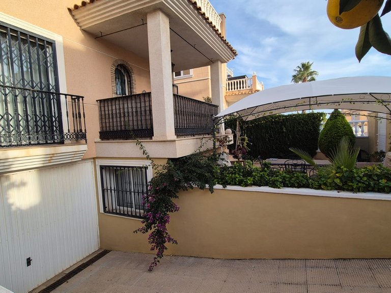 Villa for Sale in Los Altos, Alicante 31