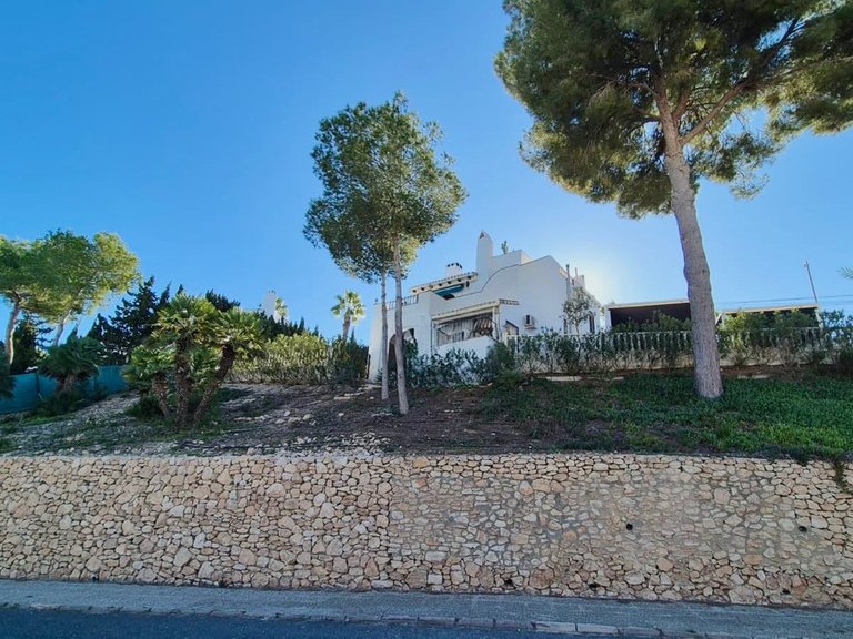 Villa for Sale in Villamartin, Alicante 2