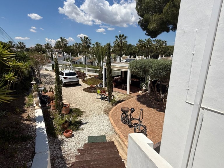 Villa for Sale in Villamartin, Alicante 27