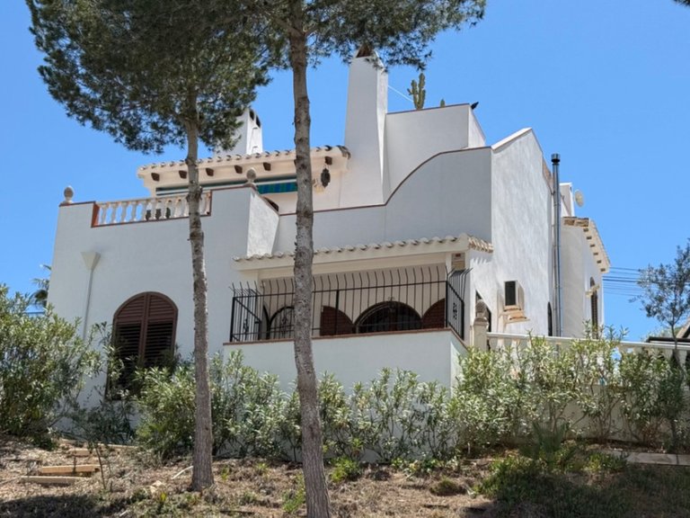 Villa for Sale in Villamartin, Alicante 43