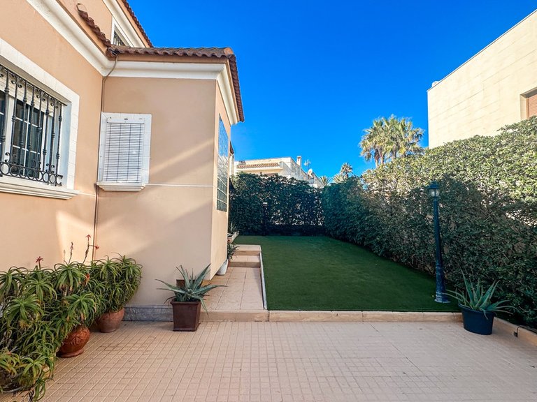 Villa for Sale in Torrevieja, Alicante 46