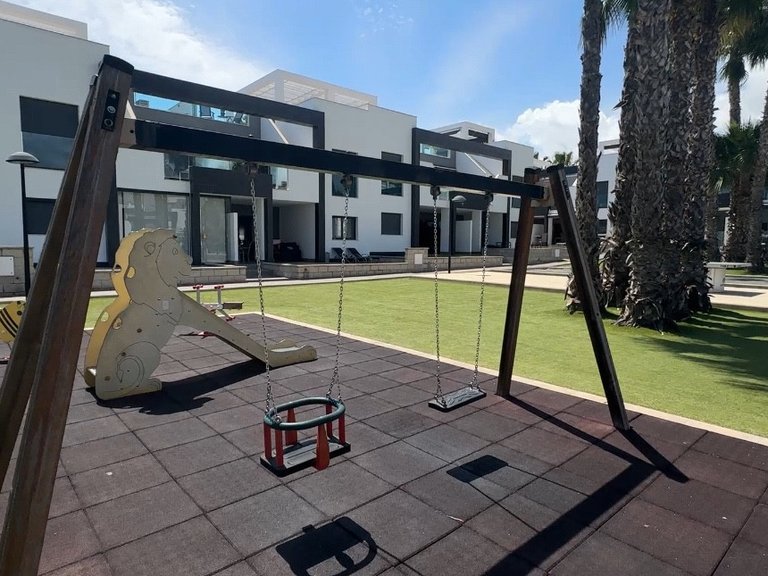Apartment for Sale in La Zenia, Alicante 32