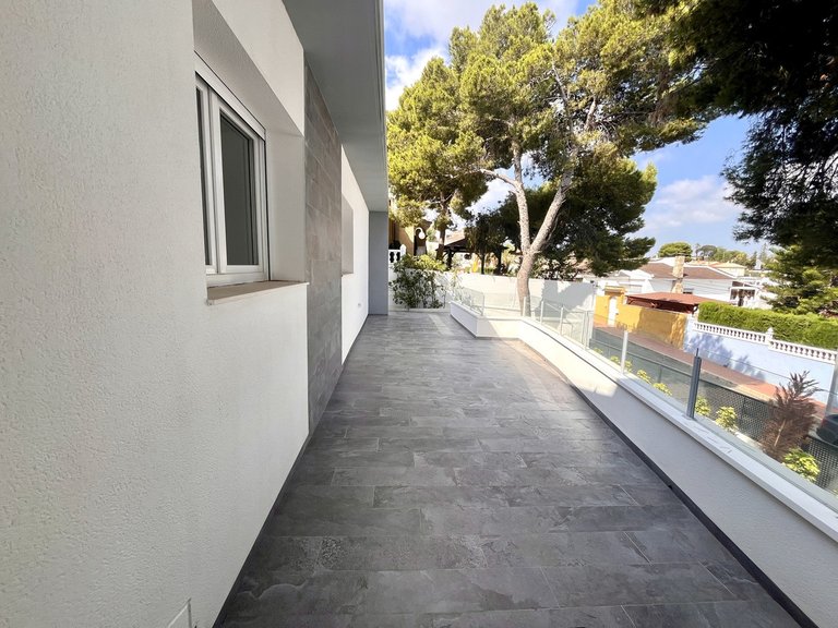 Villa for Sale in Los Balcones, Alicante 25