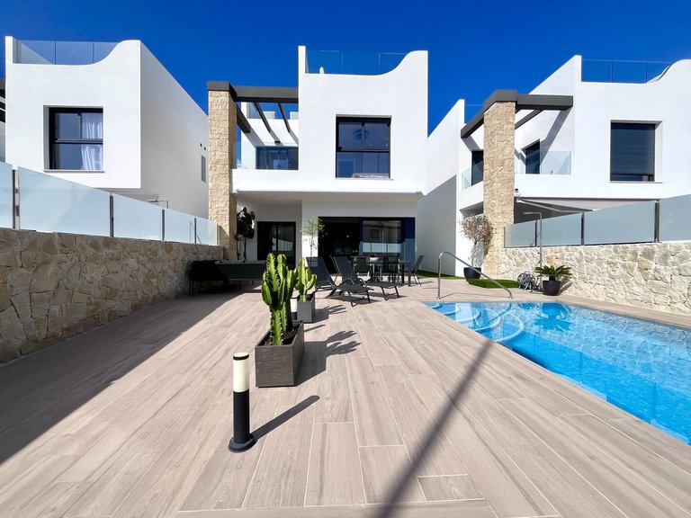 Villa for Sale in Punta Prima, Alicante 1