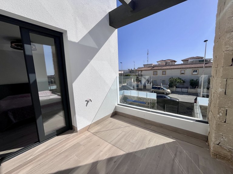 Villa for Sale in Punta Prima, Alicante 14