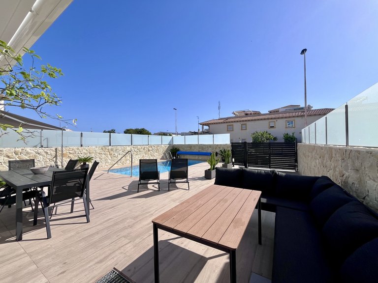 Villa for Sale in Punta Prima, Alicante 29