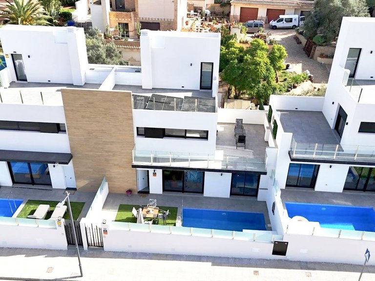 Villa for Sale in Villamartin, Alicante 3