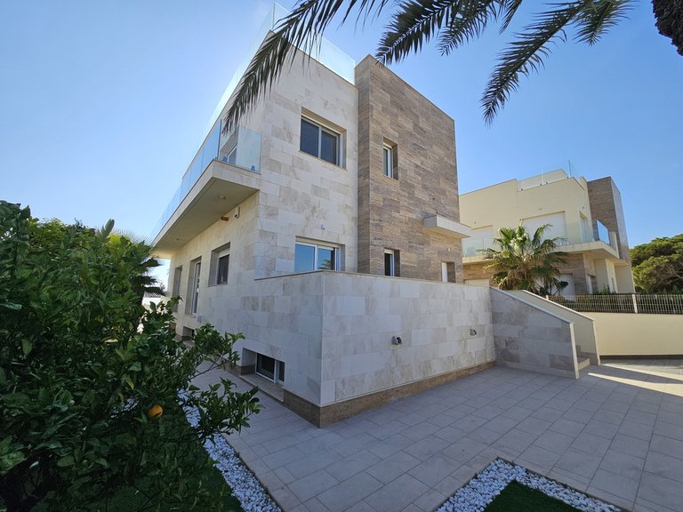 Villa for Sale in La Zenia, Alicante 33