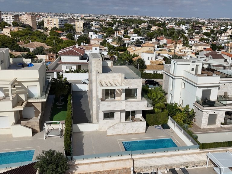 Villa for Sale in La Zenia, Alicante 44
