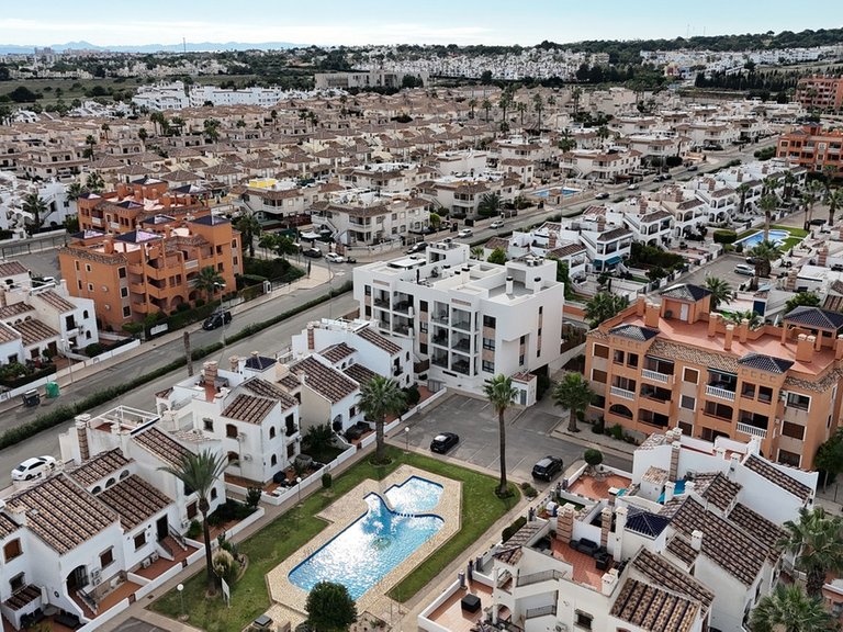 Apartment for Sale in Villamartin, Alicante 2