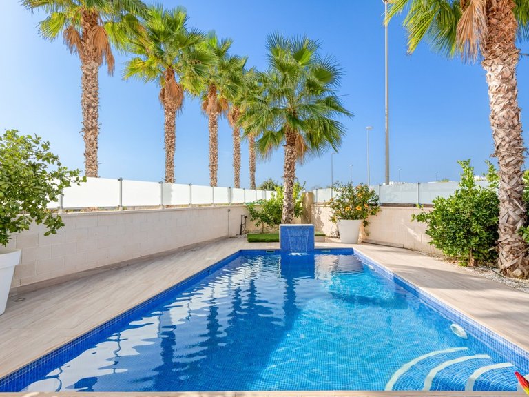 Villa for Sale in Cabo Roig, Alicante 3