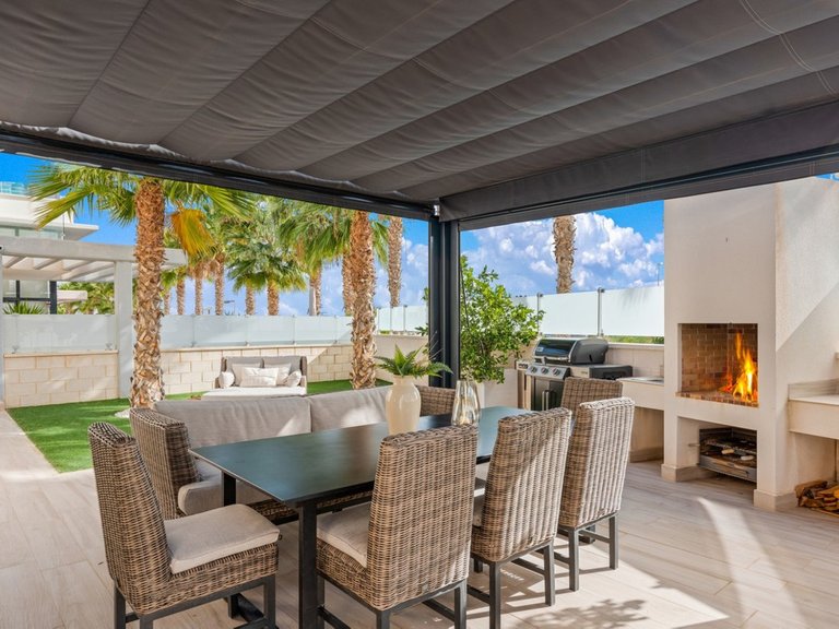 Villa for Sale in Cabo Roig, Alicante 4