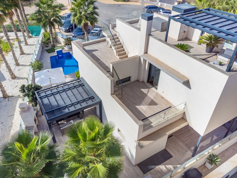 Villa for Sale in Cabo Roig, Alicante 11