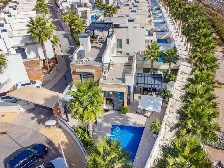 Villa for Sale in Cabo Roig, Alicante 12