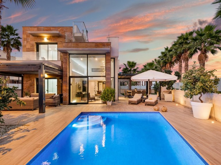 Villa for Sale in Cabo Roig, Alicante 16