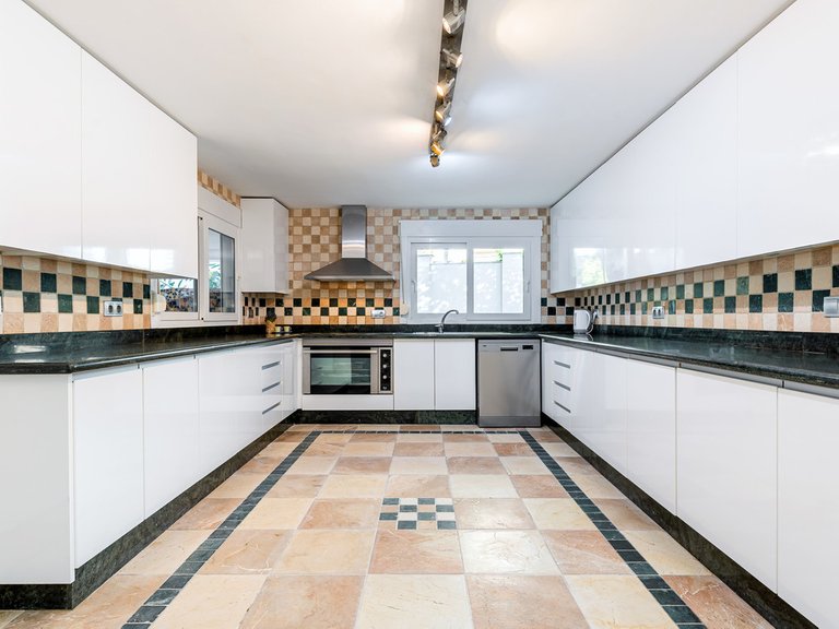 Villa for Sale in Campoamor, Alicante 11