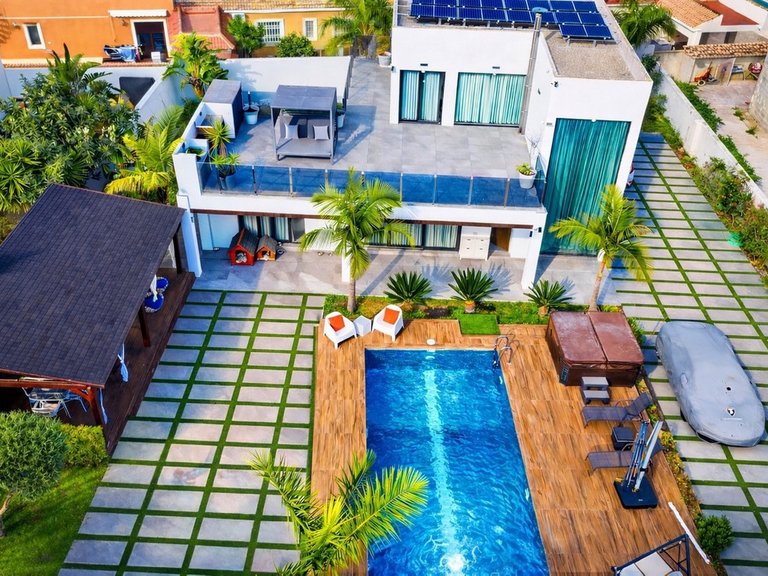 Villa for Sale in Los Balcones, Alicante 1