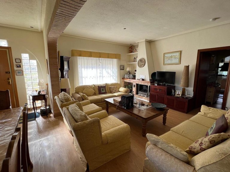 Villa for Sale in Cabo Roig, Alicante 4