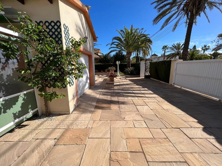 Villa for Sale in Cabo Roig, Alicante 15