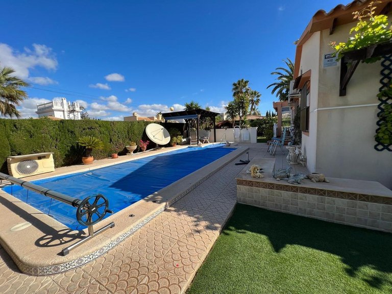 Villa for Sale in Cabo Roig, Alicante 19