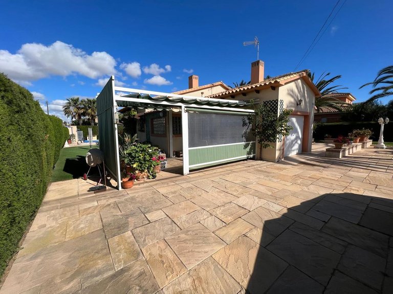 Villa for Sale in Cabo Roig, Alicante 23