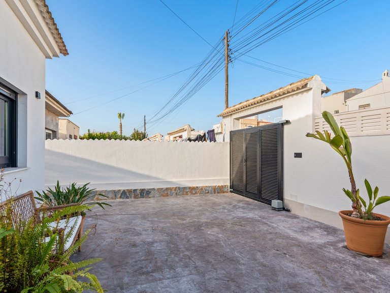Villa for Sale in Torrevieja, Alicante 25