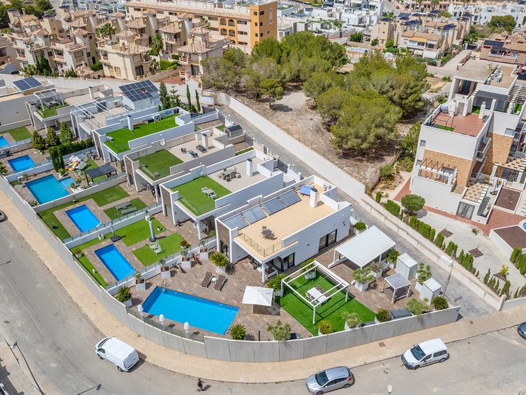 Villa for Sale in Villamartin, Alicante 10