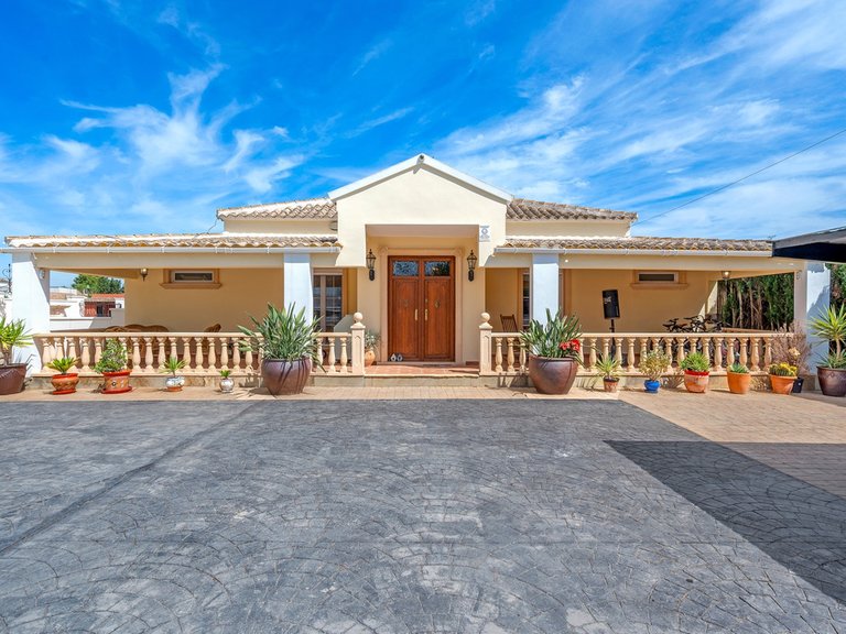 Country House for Sale in Almoradi, Alicante 1