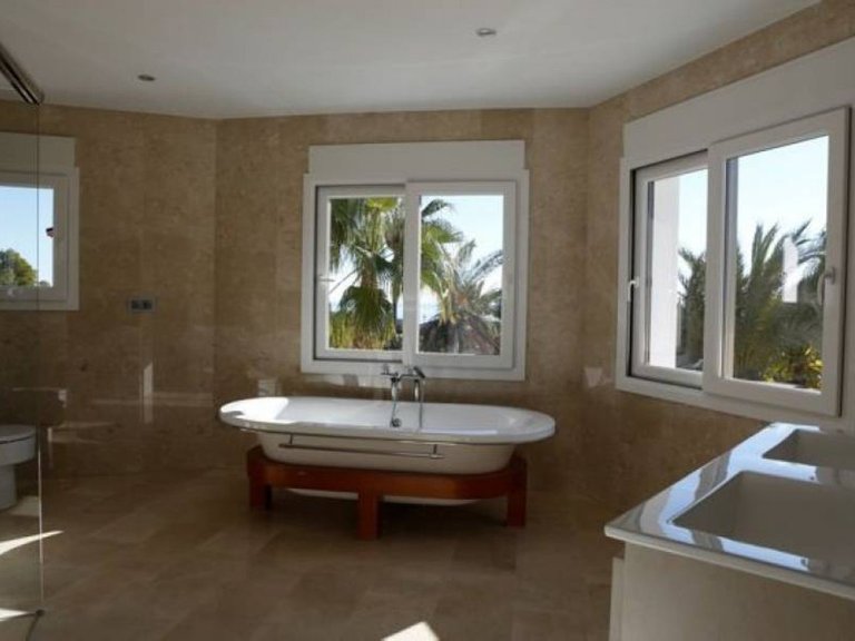 Villa for Sale in Alicante, Alicante 13