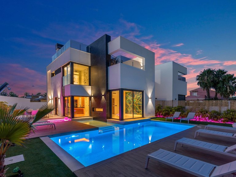 Villa for Sale in Torrevieja, Alicante 1