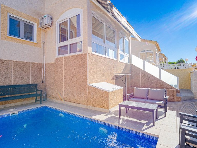 Villa for Sale in Los Altos, Alicante 4