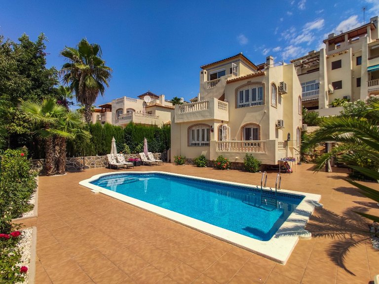Villa for Sale in Las Ramblas, Alicante 1