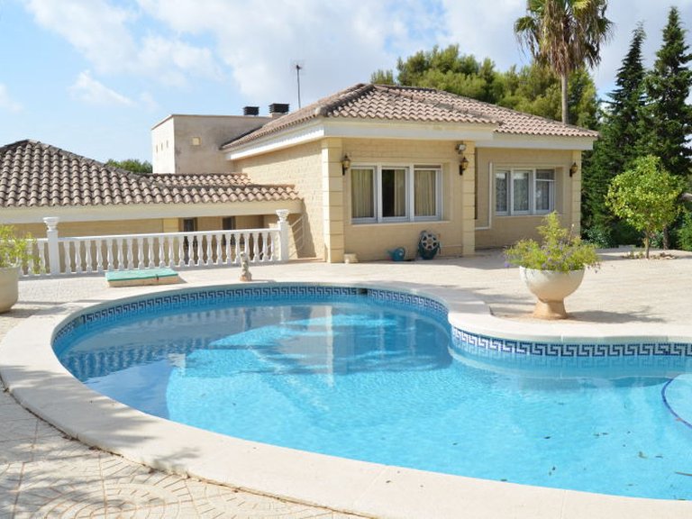 Villa for Sale in Campoamor, Alicante 2