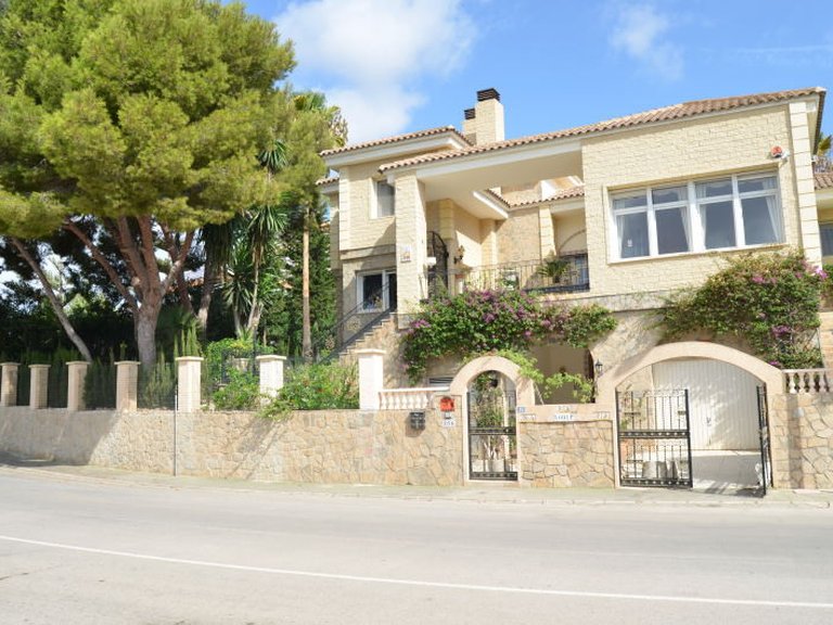 Villa for Sale in Campoamor, Alicante 3