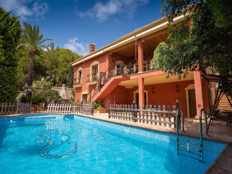 Villa for Sale in Campoamor, Alicante 1