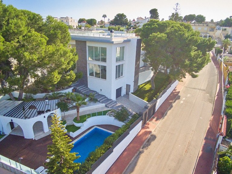 Villa for Sale in Los Balcones, Alicante 1