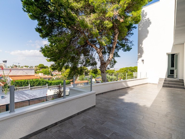 Villa for Sale in Los Balcones, Alicante 8