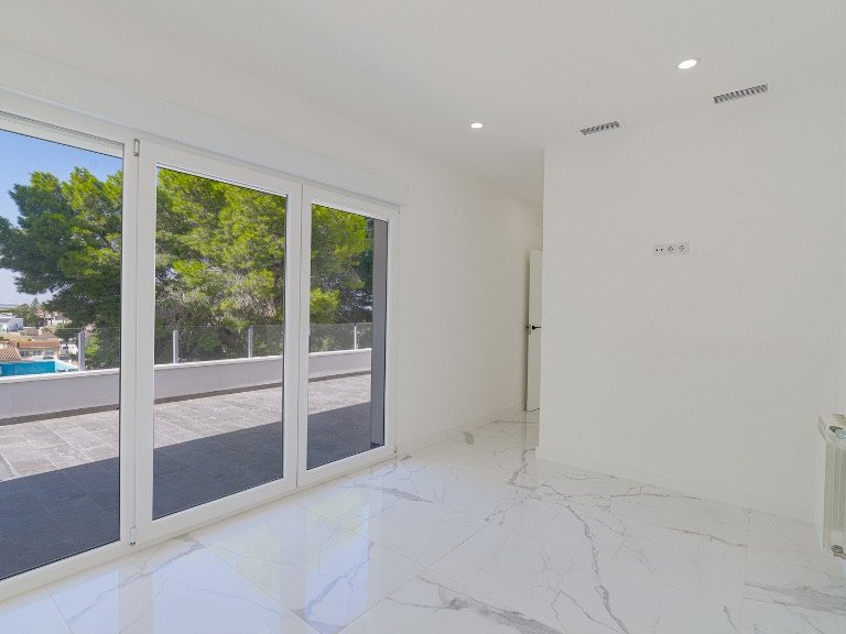Villa for Sale in Los Balcones, Alicante 20