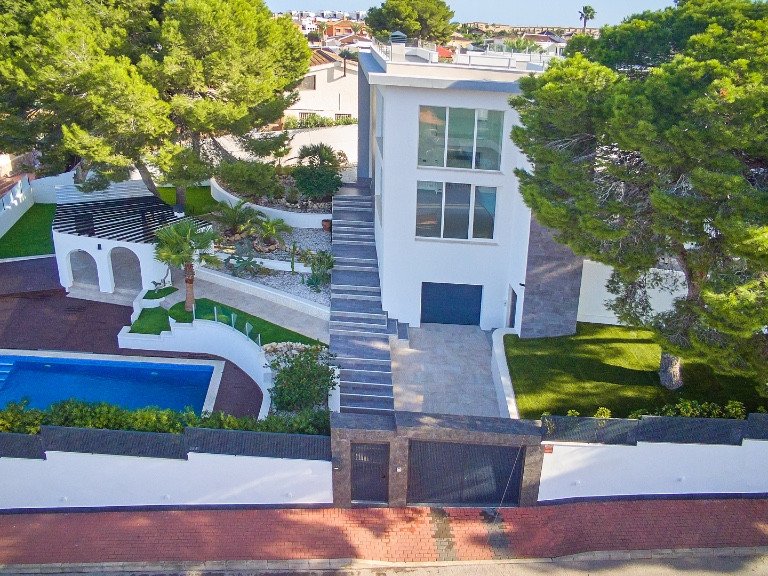 Villa for Sale in Los Balcones, Alicante 35