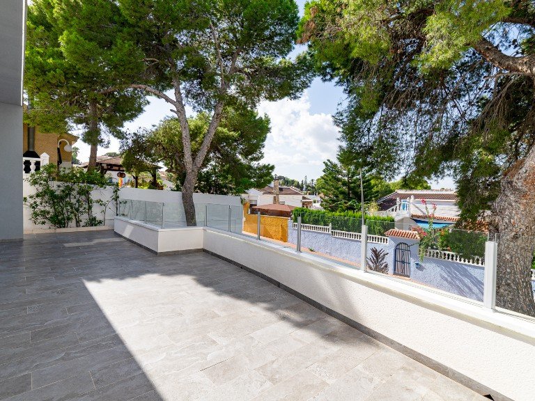 Villa for Sale in Los Balcones, Alicante 37