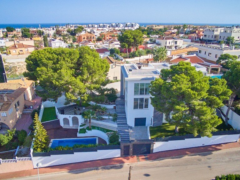 Villa for Sale in Los Balcones, Alicante 47