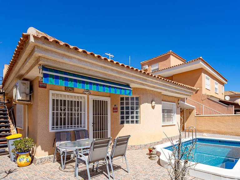 Villa for Sale in Punta Prima, Alicante 1