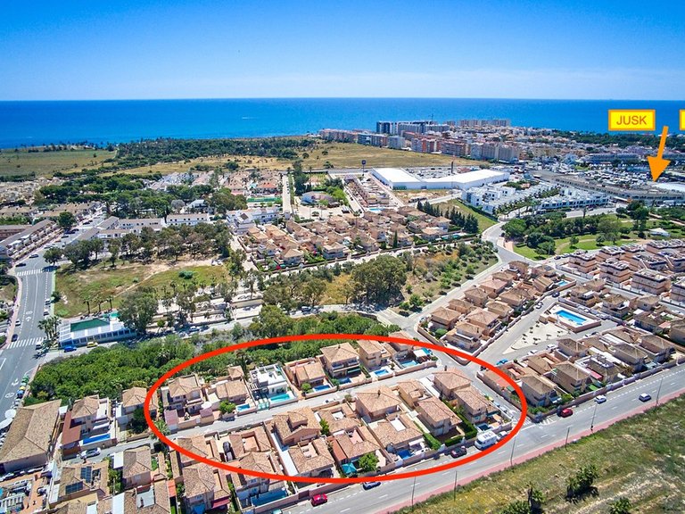 Villa for Sale in Punta Prima, Alicante 5