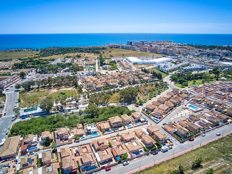 Villa for Sale in Punta Prima, Alicante 6