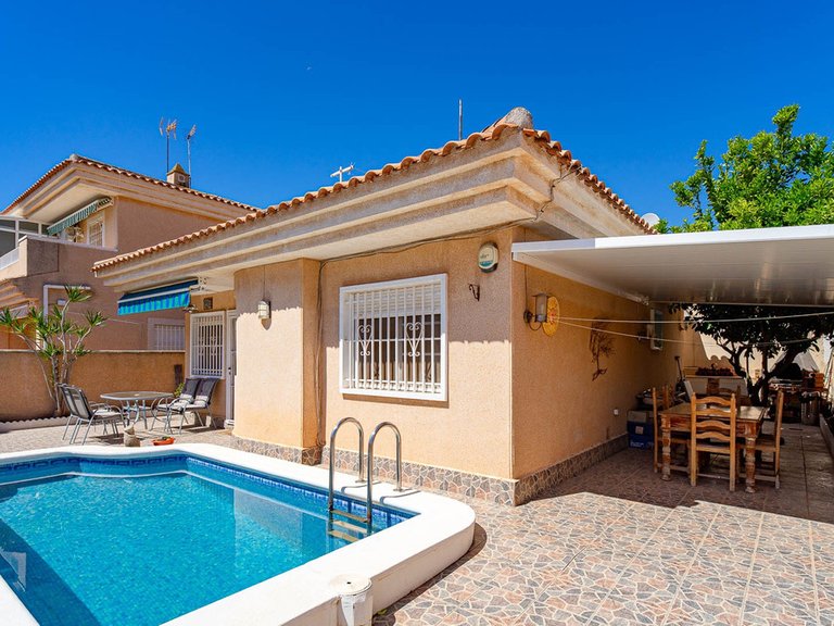 Villa for Sale in Punta Prima, Alicante 7