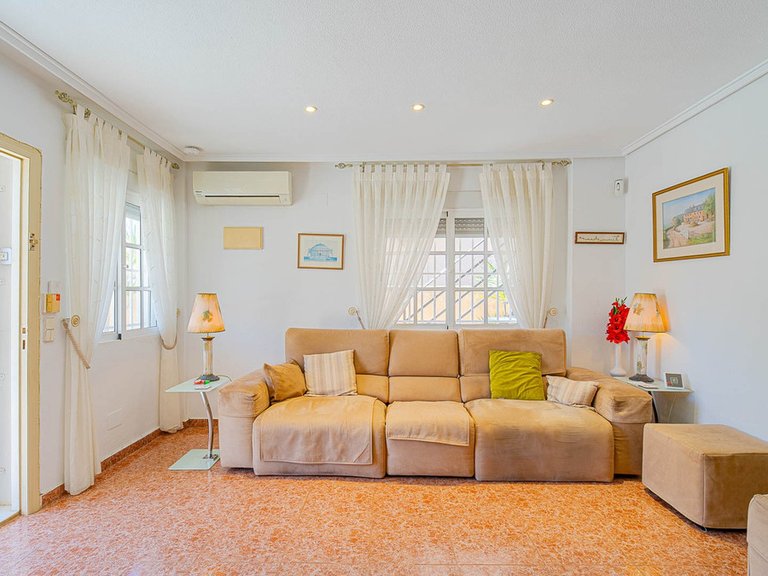 Villa for Sale in Punta Prima, Alicante 12